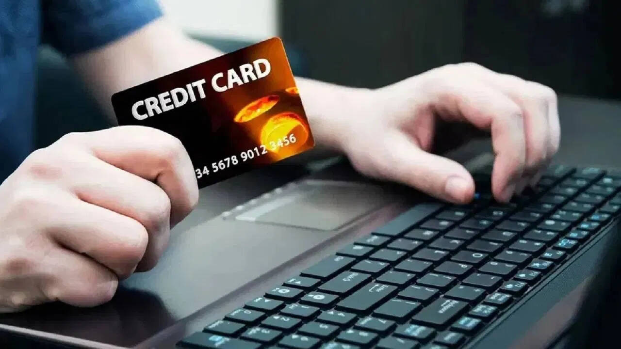 क्रेडिट कार्ड खर्च में नवंबर में आई बड़ी गिरावट, जानें कारण