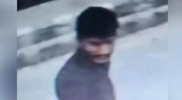 दिल्ली बम धमाके की जांच में नया मोड़: डॉक्टर उमर का सीसीटीवी फुटेज