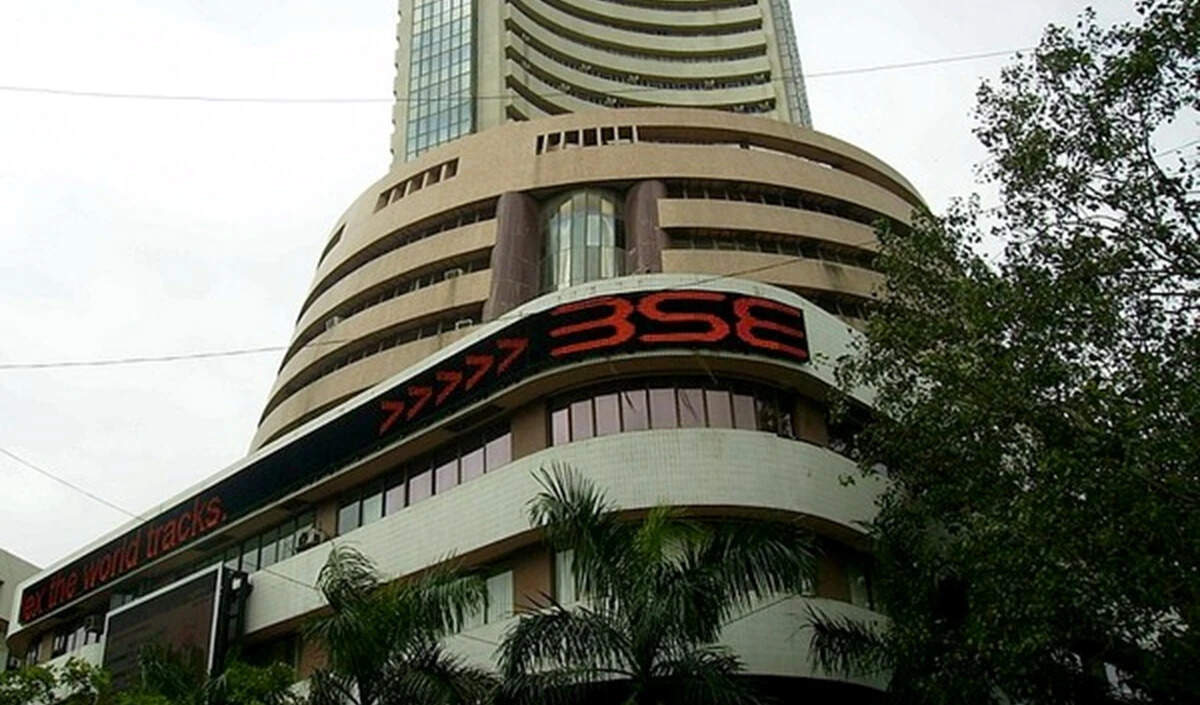 भारतीय शेयर बाजार में गिरावट: निवेशकों के लिए क्या है आगे?