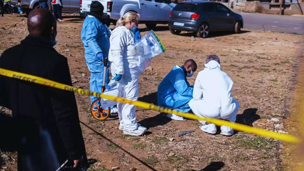 दक्षिण अफ्रीका में फिर से सामूहिक गोलीबारी: 10 लोगों की जान गई