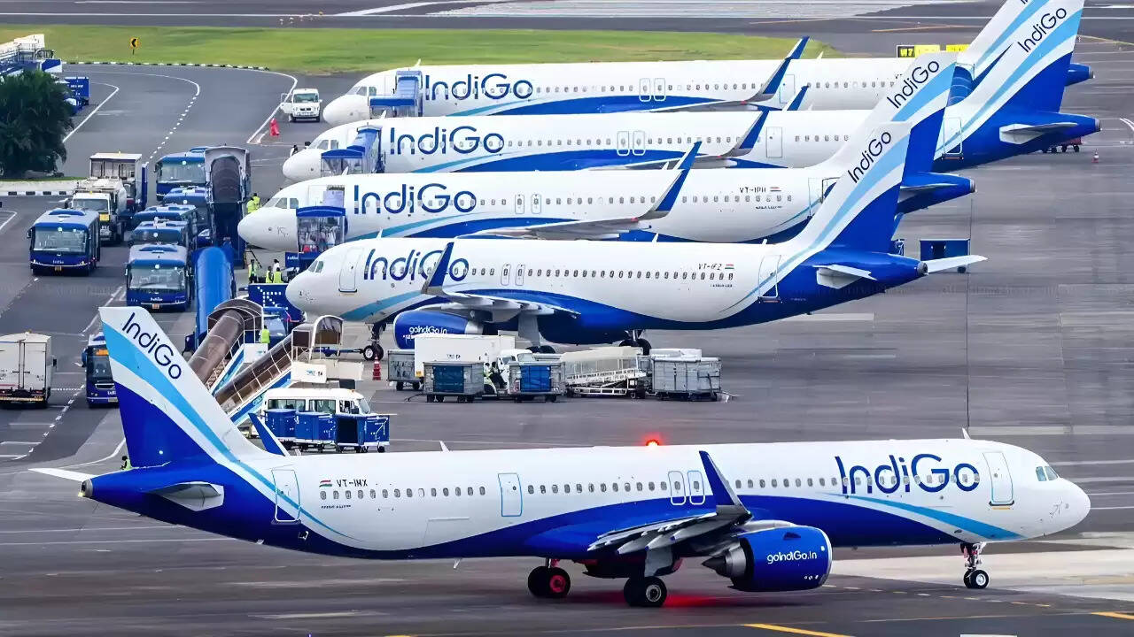 IndiGo की उड़ानें रद्द: यात्रियों का गुस्सा और DGCA की सख्ती