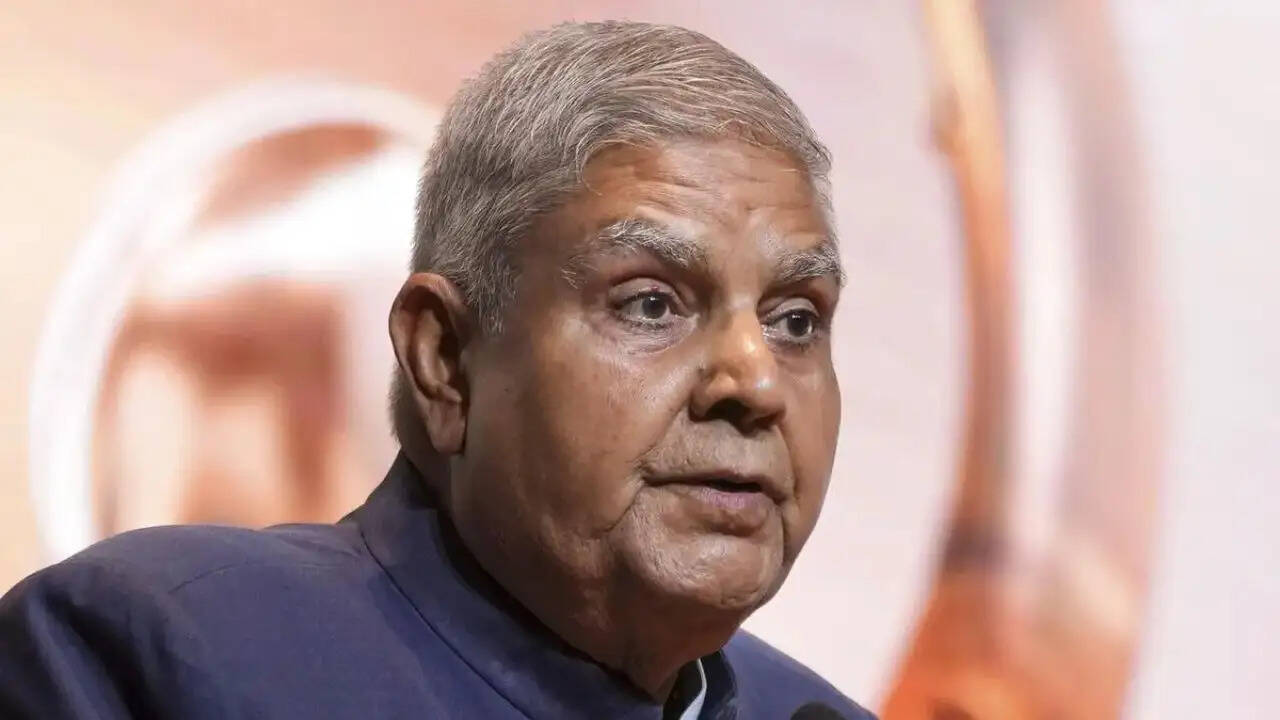 जगदीप धनखड़ का मजेदार बयान: दाढ़ी वालों से डरने की बात ने सोशल मीडिया पर मचाई हलचल