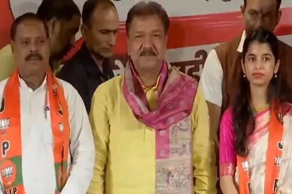 लोक गायिका मैथिली ठाकुर ने भाजपा में ली सदस्यता, चुनावी मैदान में उतरने की संभावना