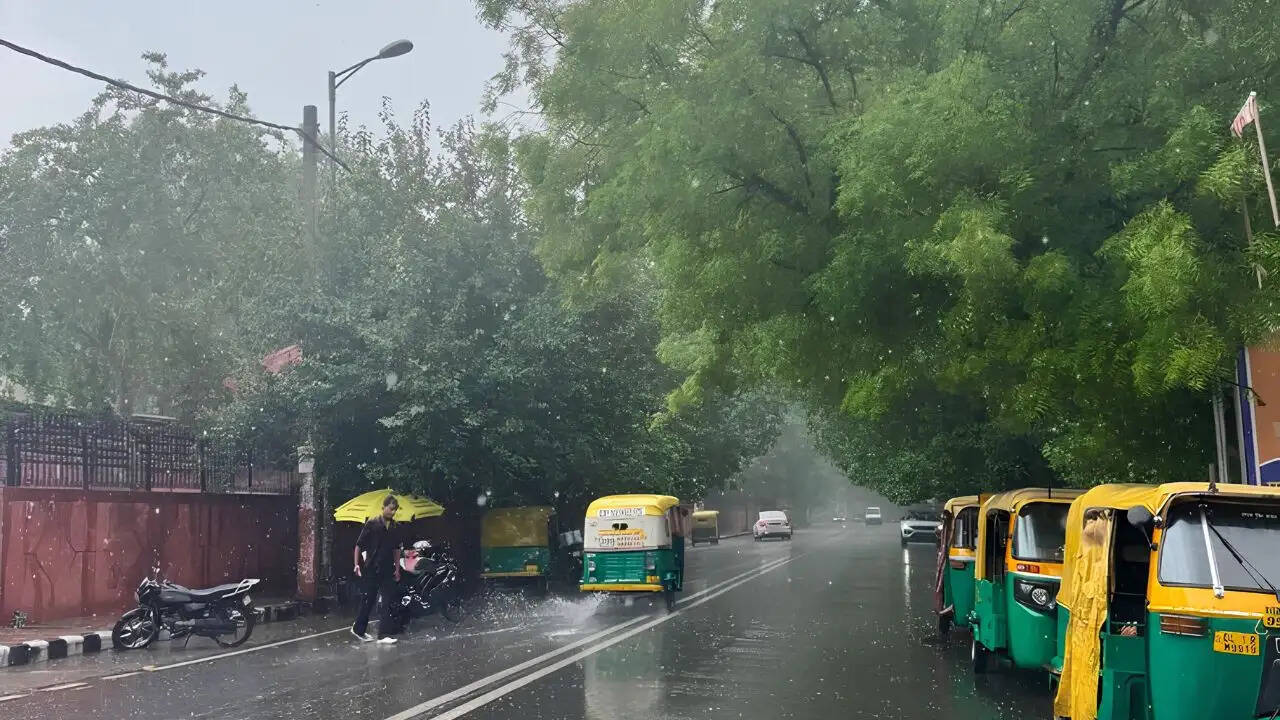 भारत में मौसम का हाल: बारिश और गर्मी का मिश्रण