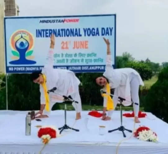 प्रतिदिन के योग से आर्थराइटिस और सिस्ट जैसी बीमारी से मिली निजात, 65 बार करती हैं सूर्य नमस्कार