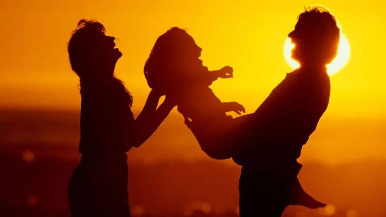 सुप्रीम कोर्ट का ऐतिहासिक फैसला: गोद लेने वाली माताओं को मिलेगी मातृत्व अवकाश की समानता