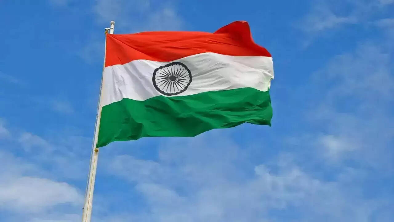 भारत के स्वतंत्रता दिवस और गणतंत्र दिवस: तिरंगा फहराने की प्रक्रिया और महत्व