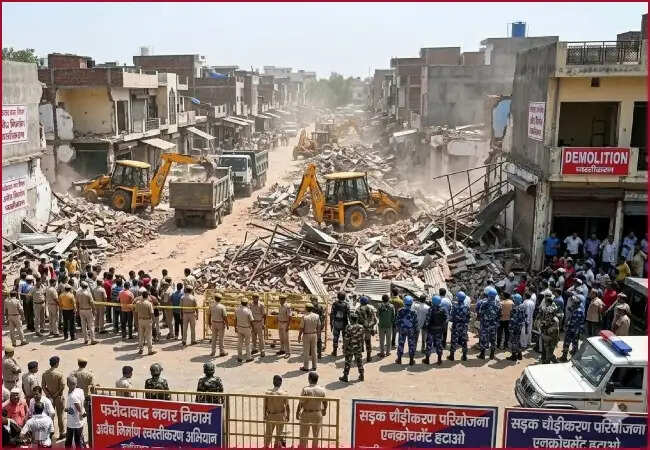 फरीदाबाद में अवैध अतिक्रमण के खिलाफ प्रशासन की बड़ी कार्रवाई