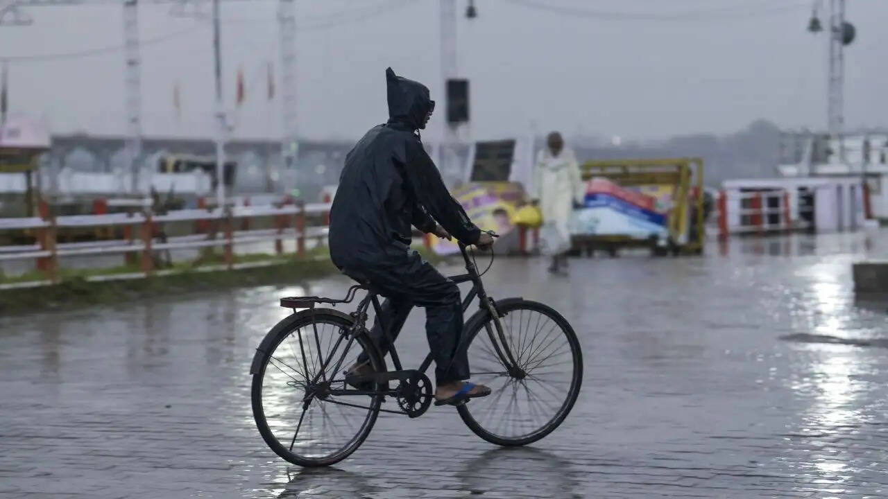 दिल्ली-एनसीआर में मौसम में बदलाव, बारिश की संभावना