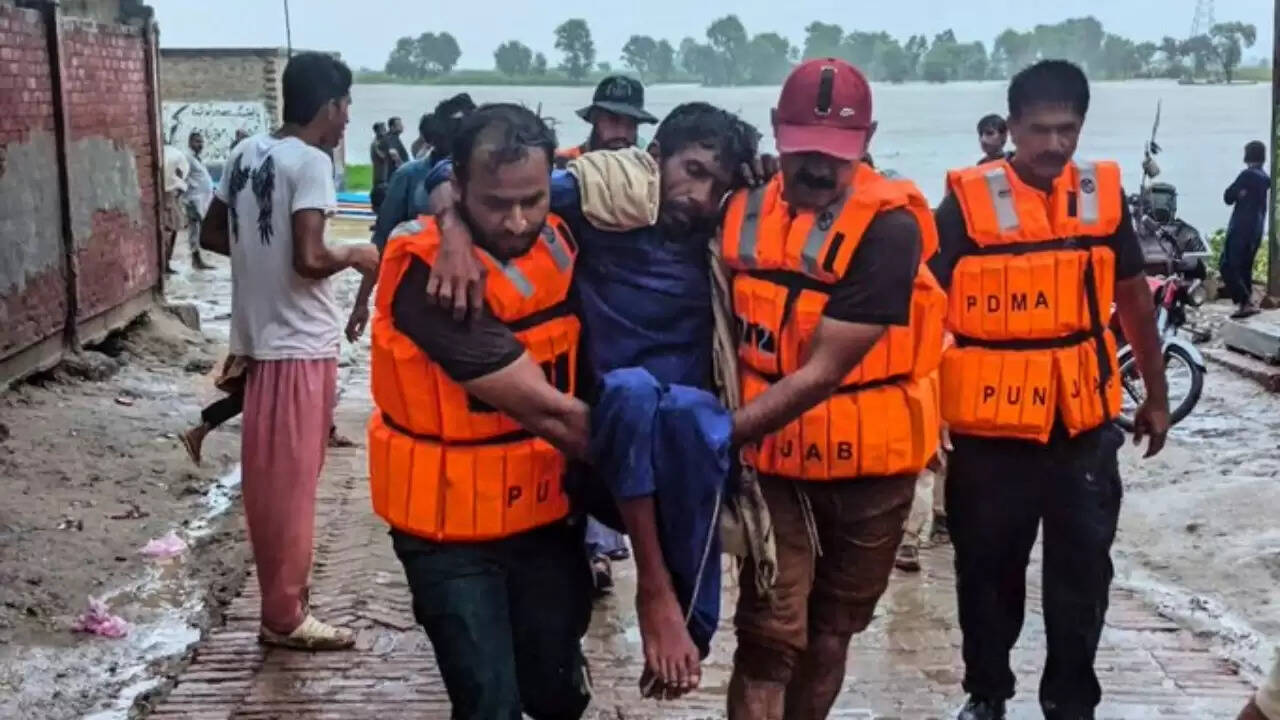 पंजाब में बाढ़: 1988 के बाद की सबसे गंभीर स्थिति, 37 लोगों की मौत