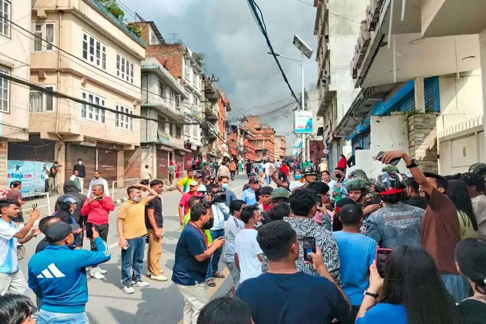 नेपाल में युवा आंदोलन: जेन-जी ने सत्ता परिवर्तन की ओर बढ़ाया कदम