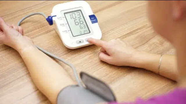 उच्च रक्तचाप को नियंत्रित करने के प्रभावी घरेलू उपाय