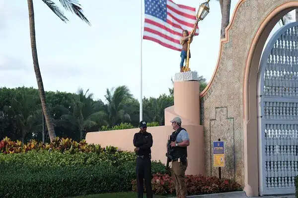 फ्लोरिडा में ट्रंप के आवास पर घुसपैठ की कोशिश, संदिग्ध को गोली मारी गई