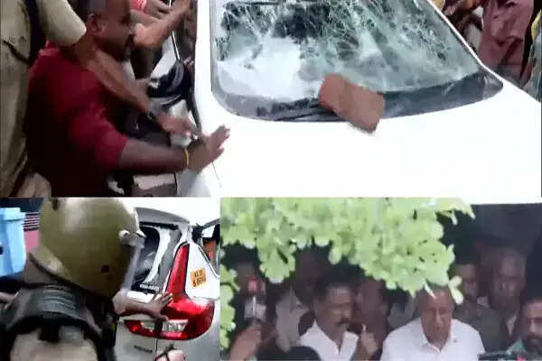केरल में पूर्व मुख्यमंत्री विजयन के आवास पर सीपीआई(एम) कार्यकर्ताओं का हंगामा