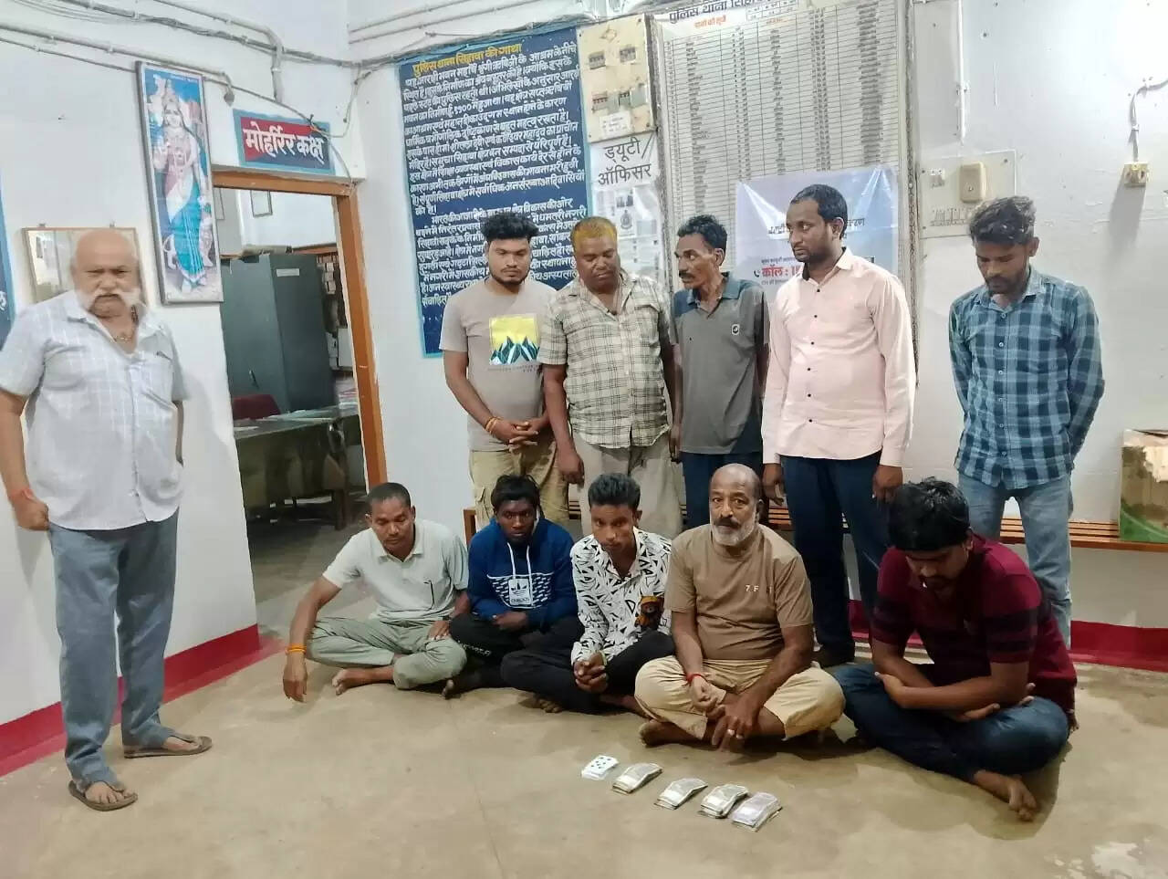 पांच जगहों पर जुआ खेल रहे 26 लोग पकड़ाए