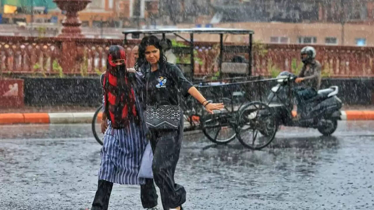 दिल्ली और उत्तर भारत में बारिश का अलर्ट: जानें मौसम की ताजा स्थिति