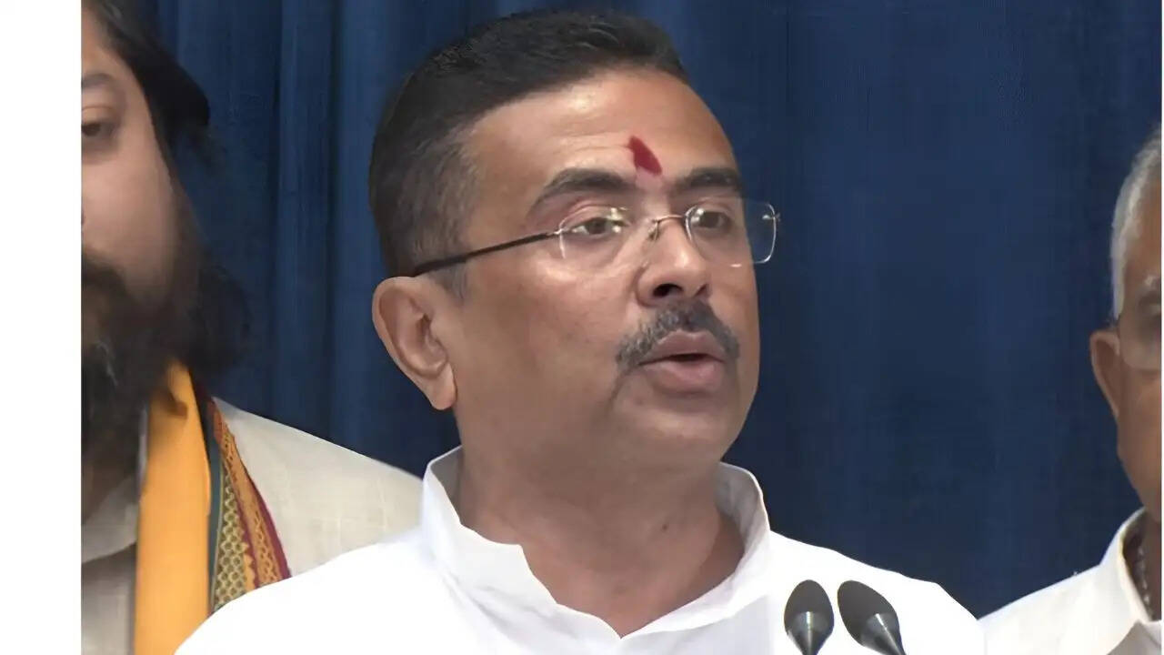 पश्चिम बंगाल में प्रशासनिक सख्ती: तीन IPS अधिकारियों और दो जेल अधिकारियों का निलंबन