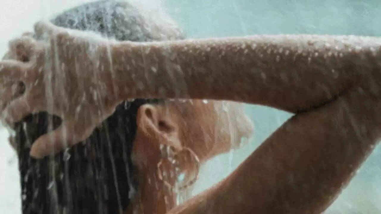 गुनगुने पानी से स्नान: सेहत के लिए अद्भुत लाभ