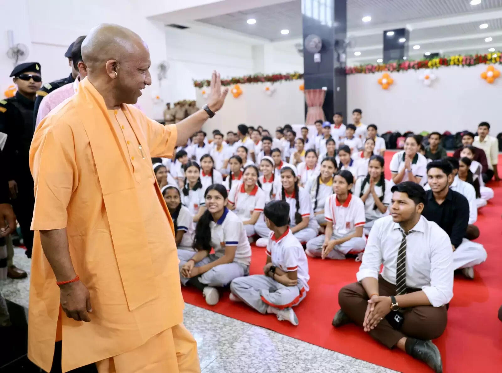 सीएम योगी ने लखनऊ से सोमनाथ स्वाभिमान यात्रा का शुभारंभ किया