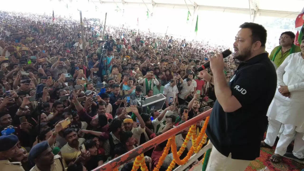 बिहार चुनाव 2025: तेजस्वी यादव ने महिलाओं के लिए वित्तीय सहायता की घोषणा की