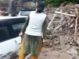 शिमला में बादल फटने से मलबा गिरा, राहत कार्य जारी