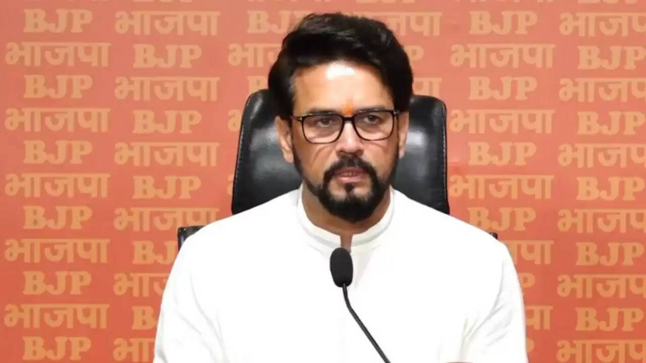 अनुराग ठाकुर का राहुल गांधी पर हमला: क्या है वोट चोरी का सच?