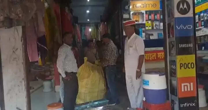 सोनौली में अवैध पटाखों का बड़ा भंडाफोड़, प्रशासन ने की छापेमारी