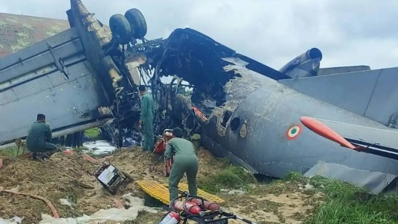 असम में IAF का AN-32 विमान हादसा: लैंडिंग के दौरान लगी आग