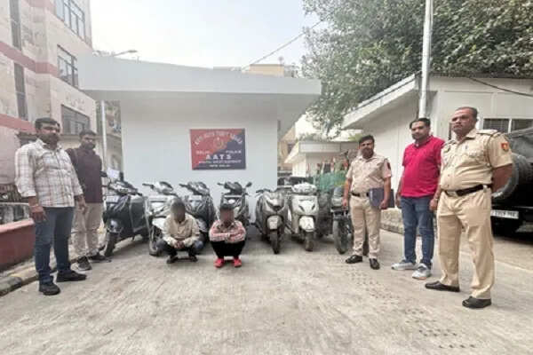 दिल्ली पुलिस ने वाहन चोरी के दो अपराधियों को पकड़ा, 8 चोरी की गाड़ियाँ बरामद