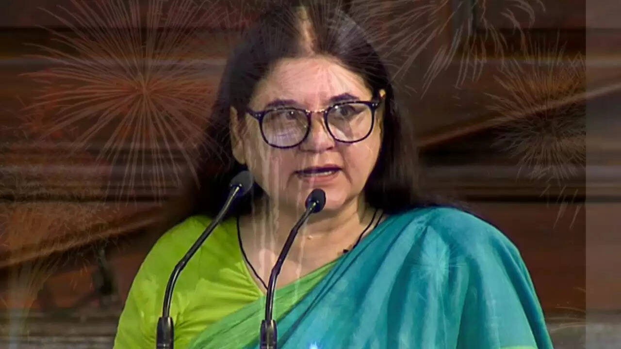 मेनका गांधी का विवादित बयान: पटाखे जलाने वालों को बताया देशद्रोही