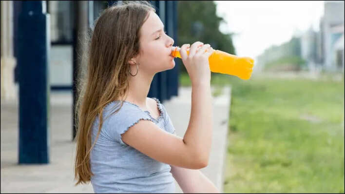 एनर्जी ड्रिंक्स: बच्चों के लिए क्यों हैं ये हानिकारक?