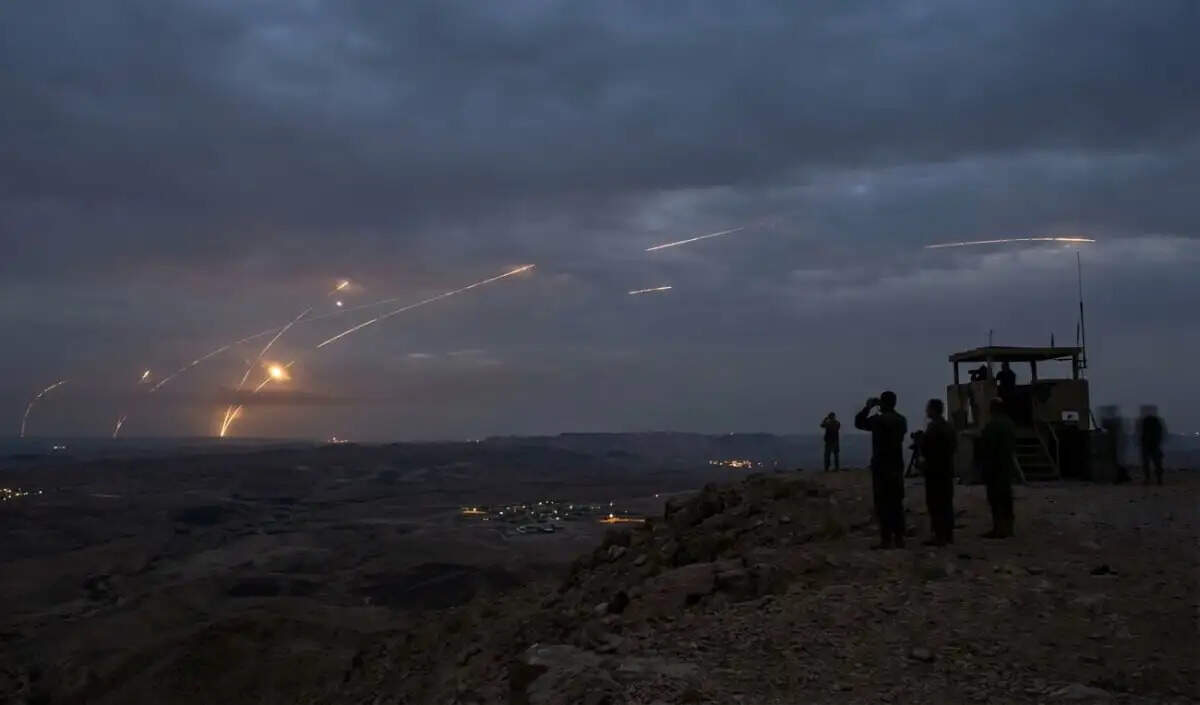 ईरान में हवाई हमलों से मची तबाही, जिम्मेदारी का कोई दावा नहीं