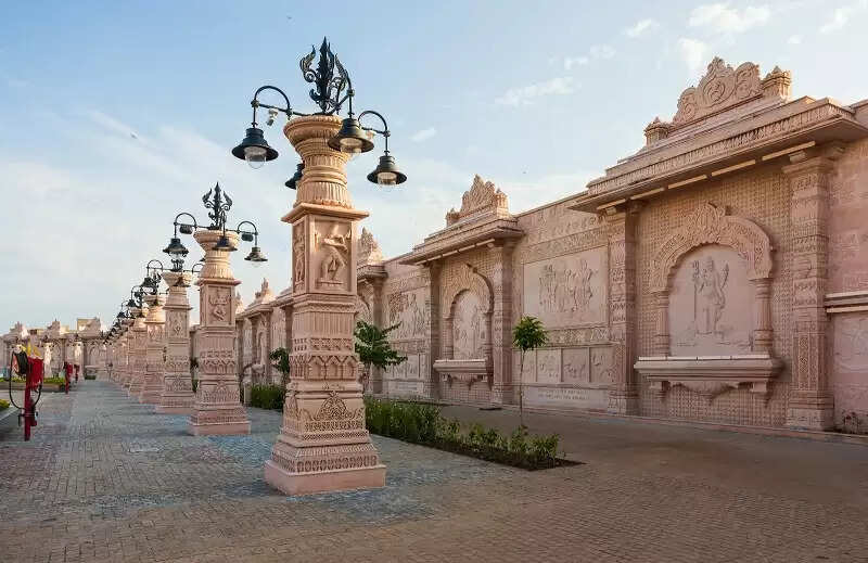 देश-विदेश के पर्यटकों को भा रहा मध्य प्रदेश, यहां के पर्यटन स्थलों ने वैश्विक पटल पर बनाई पहचान