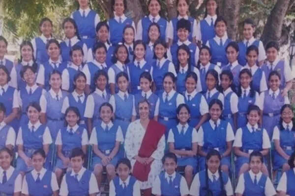 कृति खरबंदा ने साझा की बचपन की यादें, स्कूल की तस्वीरें हुईं वायरल