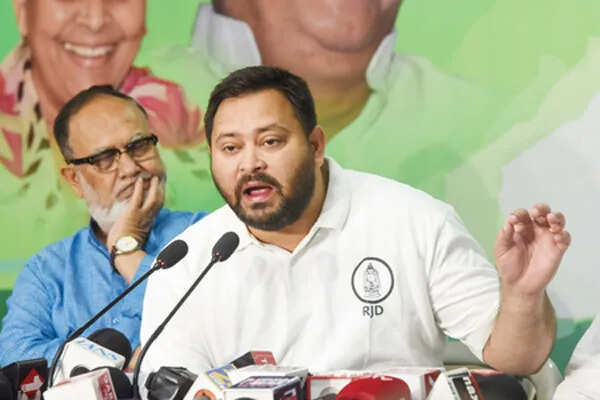 तेजस्वी यादव ने नीतीश कुमार से यूट्यूबर की पिटाई पर सवाल उठाया