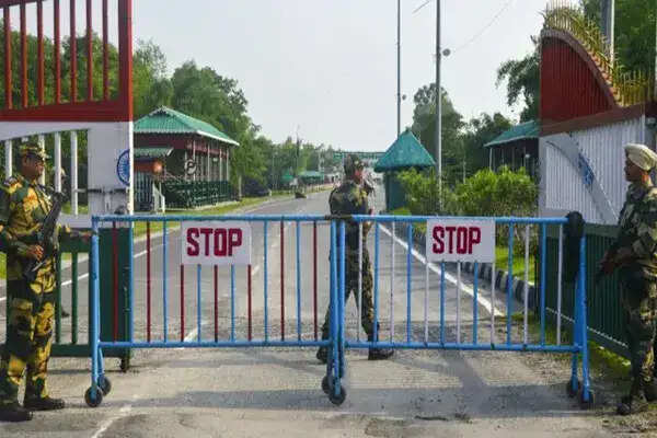 भारत-बांग्लादेश सीमा पर तनाव: नो-मैन्स लैंड में फंसे 9 बांग्लादेशी नागरिक