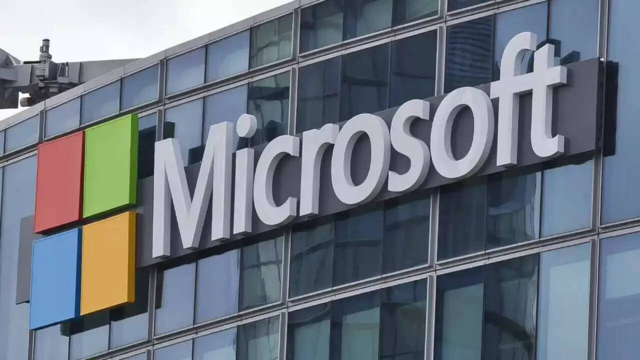 Microsoft का पाकिस्तान से अचानक निकासी: क्या है इसके पीछे की वजहें?