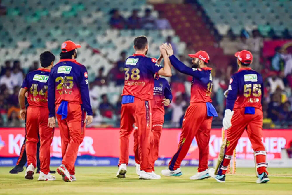 आरसीबी ने केकेआर को हराकर आईपीएल 2026 में शीर्ष स्थान हासिल किया