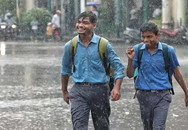 यूपी में भारी बारिश का अलर्ट: 46 जिलों में स्कूल बंद