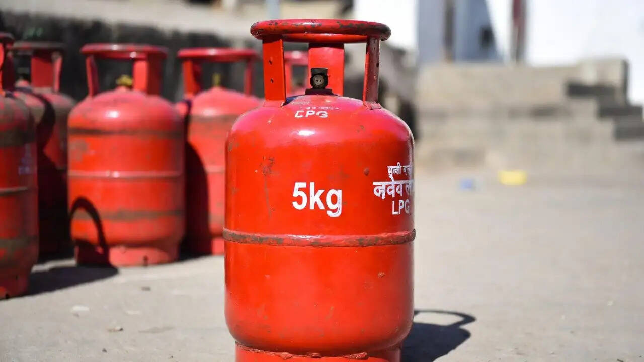 सरकार ने प्रवासी मजदूरों के लिए एलपीजी सिलेंडर कोटा बढ़ाया