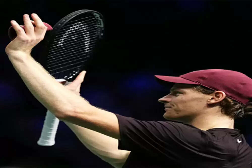 जैनिक सिनर ने पेरिस मास्टर्स में शानदार जीत के साथ खिताब की दावेदारी पेश की