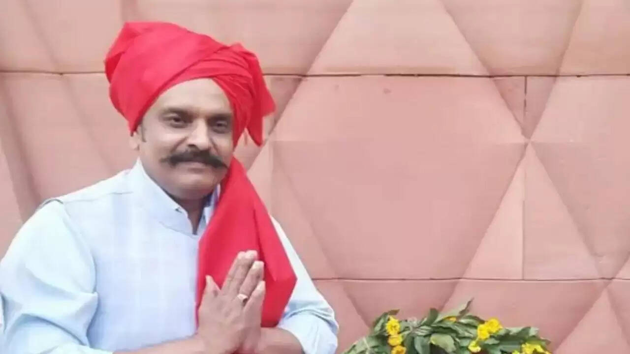 आम आदमी पार्टी ने विधायक कुंवर विजय प्रताप को पांच साल के लिए किया निलंबित, जानें कारण