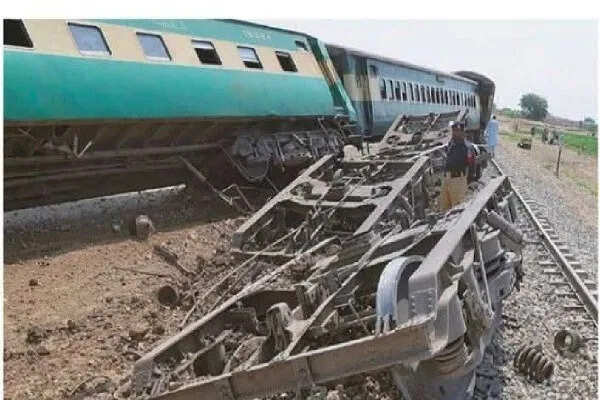 पाकिस्तान के बलूचिस्तान में जाफर एक्सप्रेस पर बम धमाका, छह बोगियां पटरी से उतरीं