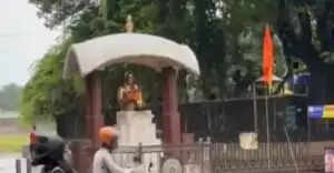 दादर में मीना ताई ठाकरे की प्रतिमा पर रंग डालने की कोशिश, पुलिस ने दर्ज किया मामला