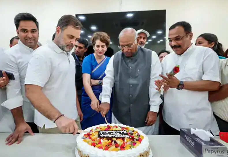 राहुल गांधी का 56वां जन्मदिन: कांग्रेस मुख्यालय में मनाया गया उत्सव