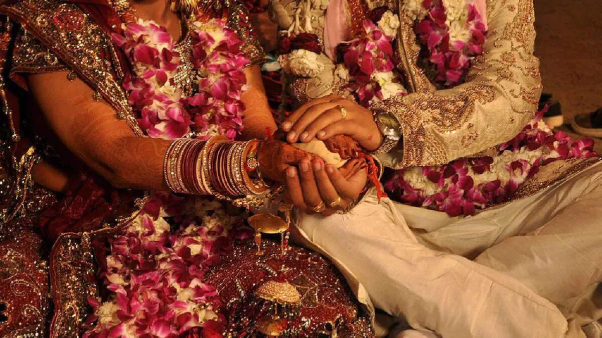 शादी के बाद के रिश्ते को मजबूत बनाने के 15 महत्वपूर्ण नियम