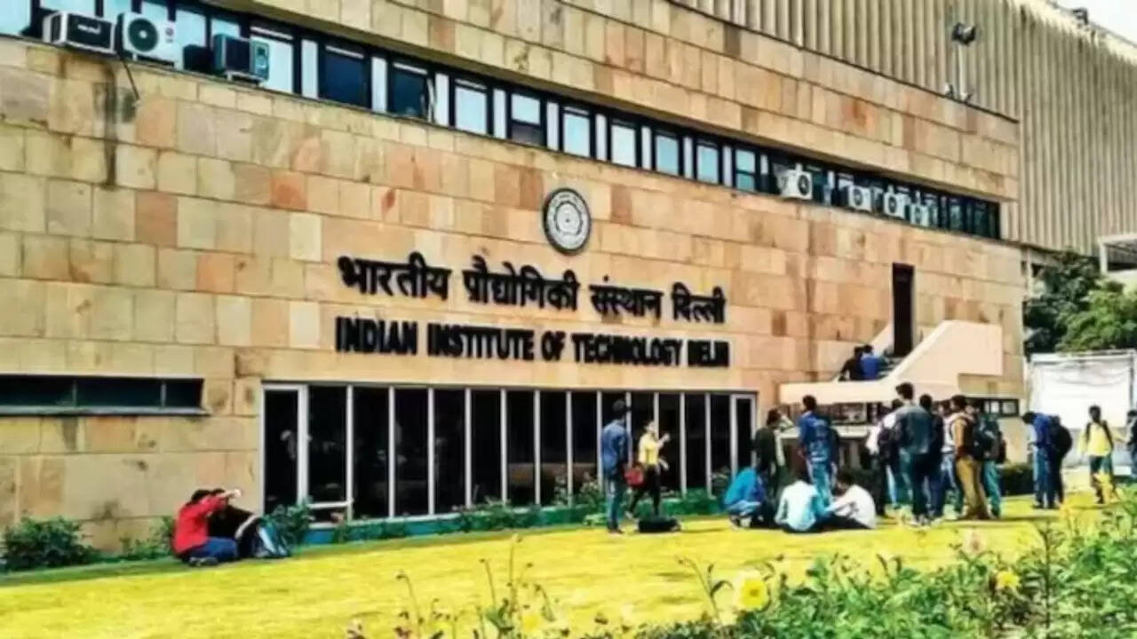 IIT दिल्ली में छात्र की संदिग्ध मौत: क्या है असली वजह?