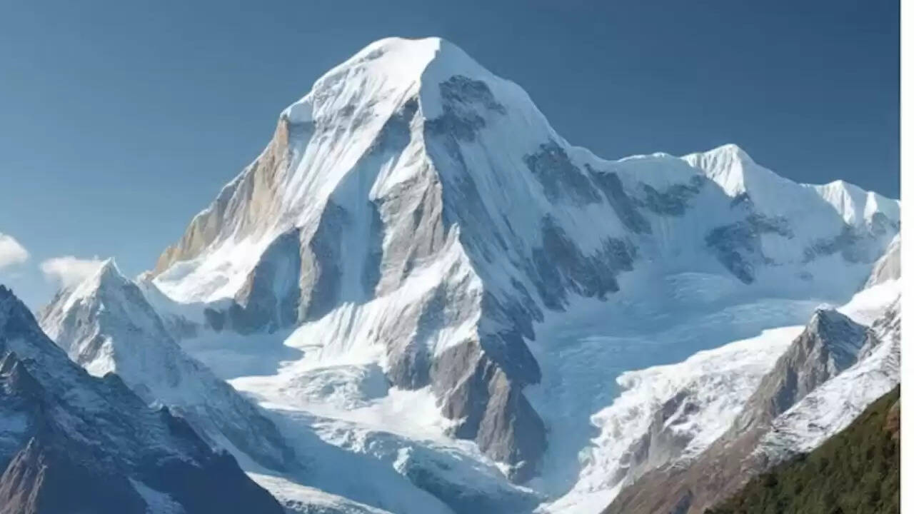 क्या माउंट एवरेस्ट की ऊंचाई हर साल बढ़ रही है? जानें वैज्ञानिकों के नए खुलासे