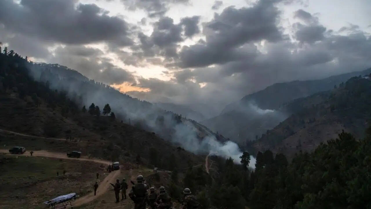 जम्मू-कश्मीर में बारूदी सुरंग विस्फोट: चार सैनिक घायल, सुरक्षा बलों ने शुरू किया तलाशी अभियान