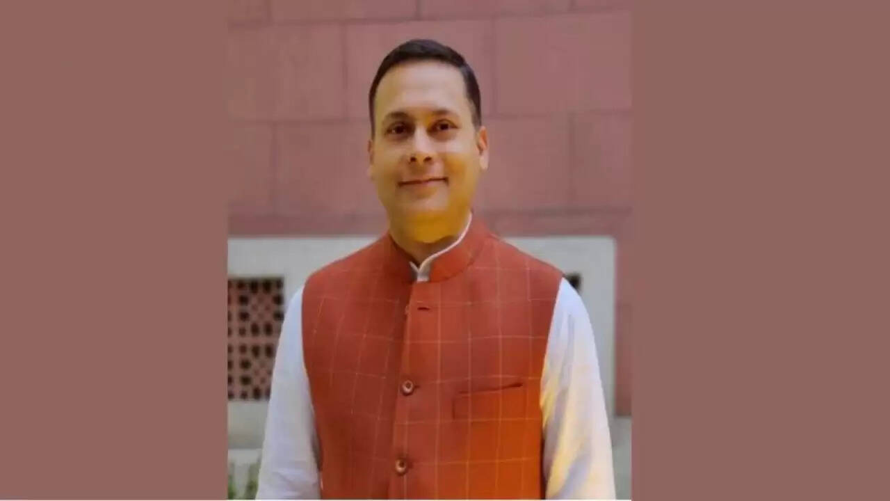 क्या राहुल गांधी की विदेश यात्रा चुनावी जिम्मेदारियों से भागने का संकेत है?